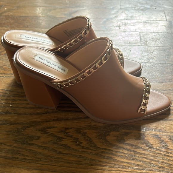 Saks Fifth Avenue Charlotte Cognac Mules with gold chain accents- size 8 - Picture 4 of 4